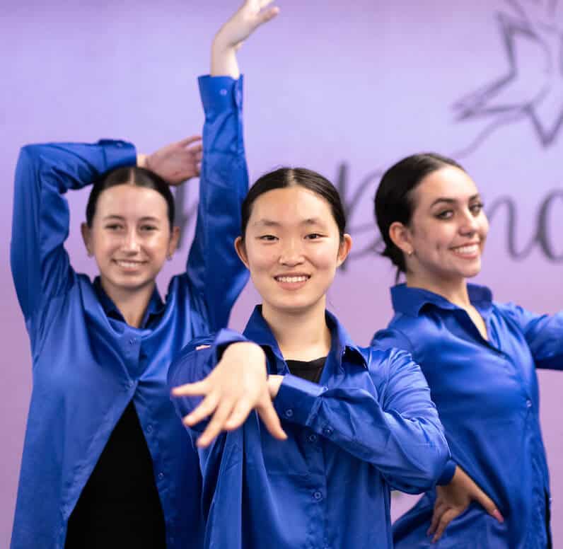 Teen dancers performing Teen dancers performing